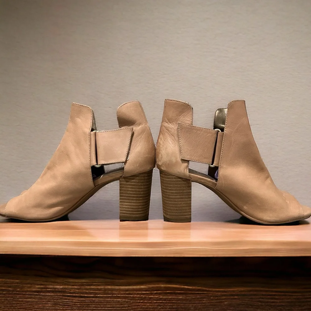 Aerosoles High Fashion Ankle Booties - size 8.5‎